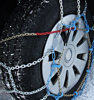 neumatico-con-cadenas-de-nieve